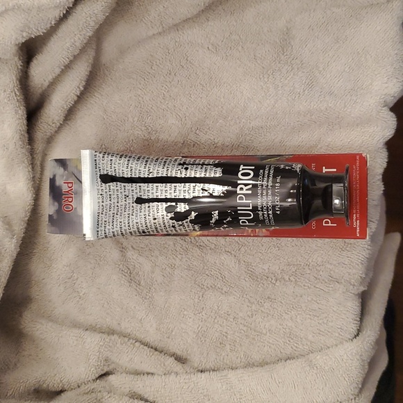 Pulp Riot Pyro Blood Red Hair Color - Picture 4 of 4